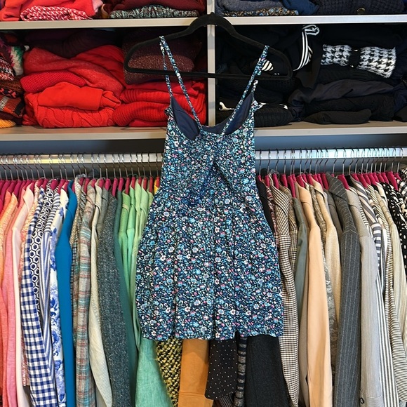 Hollister blue/pink spaghetti strap smocked back waist size M - Picture 3 of 3